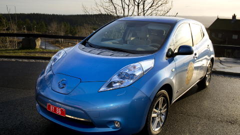 FLERE ELBILER: Det ble solgt over 200 elektriske Nissan Leaf bare i november. Foto: �istein Norum Monsen