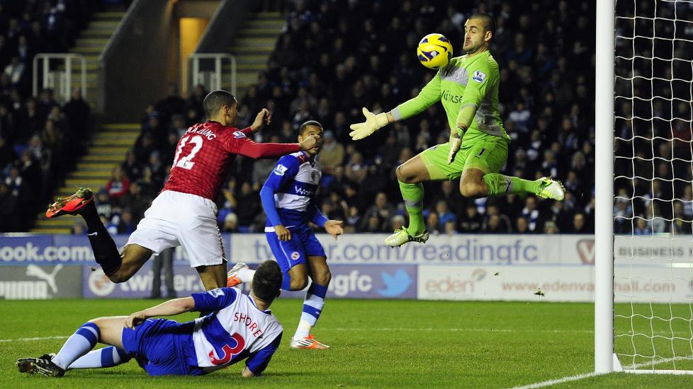 Pliktl�p: Manchester United har allerede vunnet sin Champions League-gruppe, og kveldens kamp mot rumenske CFR Cluj er uten praktisk betydning. Her en scene fra ligakampen mot Reading sist helg. Foto: AFP PHOTO / GLYN KIRK.