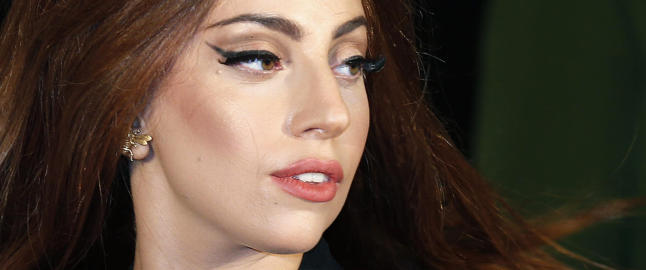 - Lady Gaga tvang meg til � sove i senga hennes