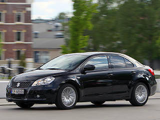 TØRST FAMILIEBIL: Bensinmotor med 178 hk, firehjulsdrift og automat gjør Suzuki Kizashi drikkfeldig. 0,87 l/mil merkes i bilregnskapet. TØRST FAMILIEBIL: Bensinmotor med 178 hk, firehjulsdrift og automat gjør Suzuki Kizashi drikkfeldig. 0,87 l/mil merkes i bilregnskapet.
