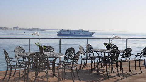 IDYLL: Selv om fortet ligger halvannen kilometer fra land, sier daglig leder Mark Watts til Daily Mail at de fleste f�ler at de har reist langt n�r de kommer fram. Foto: CLARENCO.COM Foto: CLARENCO.COM