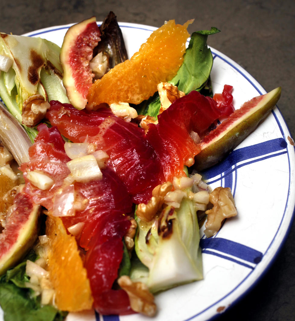 Tradisjonen utro: Gravlaks m� ikke alltid serveres med sennepssaus, selv om det er deilig. En vintersalat med fravlaks og appelsin kan gj�re suse p� tunge vinterdager.