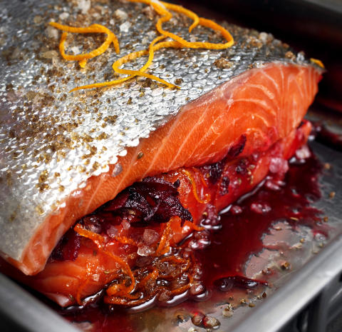 R�dbetmarinert gravlaks.