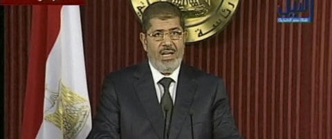 Mursi gir slipp p� utvidede fullmakter