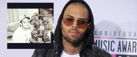 Legger ut bilde av seg selv sammen med Rihanna i undertøyet