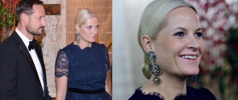 Mette-Marit strålte i mørkeblå blonder