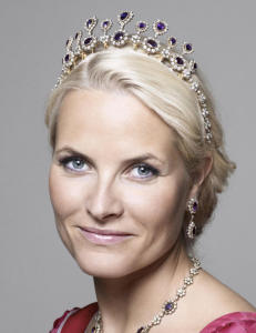 Kanskje er det mangt anna enn hjartevarmen hjå kronprinsessa vi bør irritere oss over?