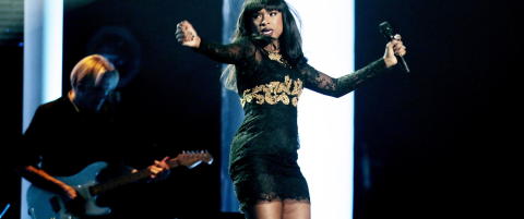 Jennifer Hudson viste fram formene i minikjole