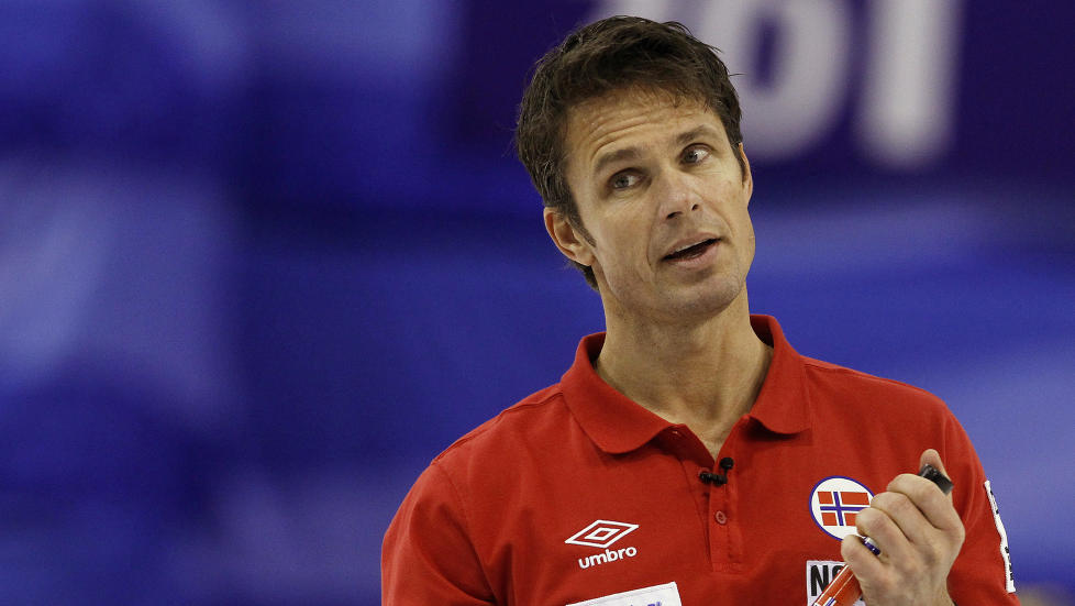 SNUDDE: Thomas Ulsrud og Norge kom tilbake i oppgj�ret mot Danmark og sikret semifinaleplass i EM. Foto: SCANPIX/REUTERS/Arnd Wiegmann