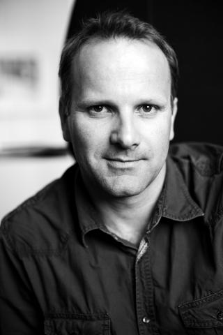 BIOGRAFEN: Gudmund Skjeldal er kjent som skil�per, id�historiker og forfatter. Foto: Cappelen Damm.