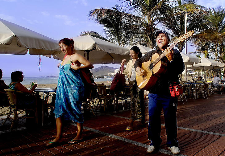GRAN CANARIA: Hovedbyen Las Palmas er storby og strand.  Foto: JOHN TERJE PEDERSEN