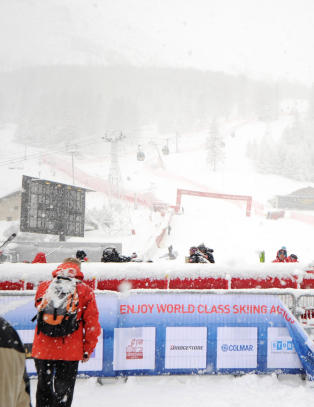 H�pl�se v�rforhold stoppet kvinnene i Val d'Is�re