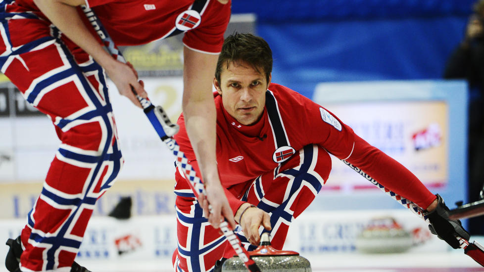 BITTERT TAP FOR S�TA BROR: Thomas Ulsrud og Norge maktet ikke � ta sitt tredje strake EM-gull.  

Foto: JANERIK HENRIKSSON / NTB scanpix