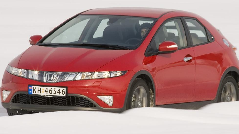 BRUKTBIL: Flere nylanseringer av kjente modeller i �r betyr gode muligheter for gunstige kj�p i bruktmarkedet. V�ger du � g� litt utenom mainstream hva gjelder design, er Honda Civic (bildet) et godt bruktkj�p. Foto: Terje Bj�rnsen