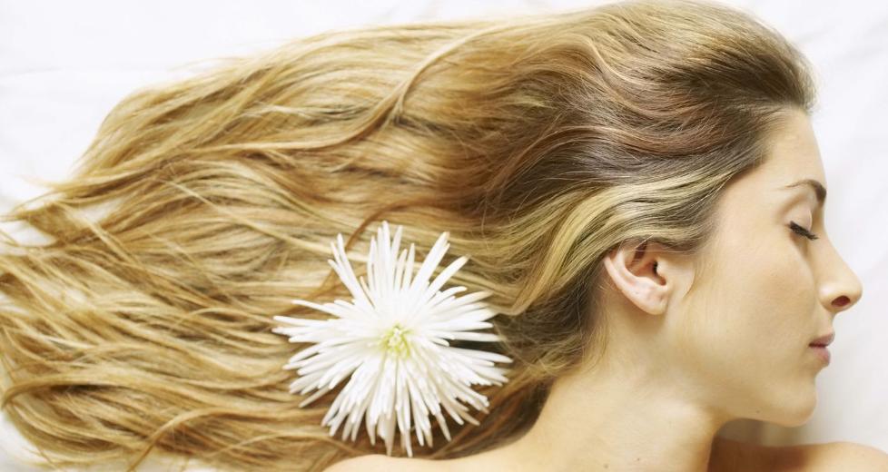 LANGT H�R: Ikke alle kan f� langt h�r. Er vekstfasen din for kort, vil det aldri rekke ned til rumpa.  www.thinkstock.com