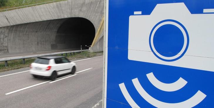 AKTIVE: Fotoboksen er langt oftere �p� enn tidligere. Det betyr at langt flere bilister kontrolleres av automatisk trafikkontroll (ATK). Foto: Martin Jansen