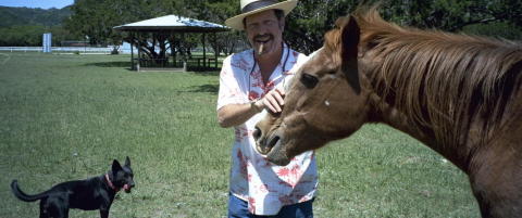 Lås inn sigarene, Kinky Friedman kommer!