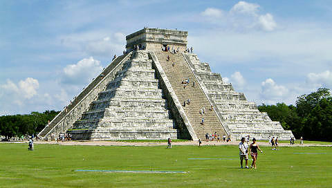 MEXICO: Cancun er et tropisk paradis med fantastiske hvite strender. Og - den gamle mayabyen Chichen Itza ligger bare et par timer unna. Foto: HILDE SCHJERVE