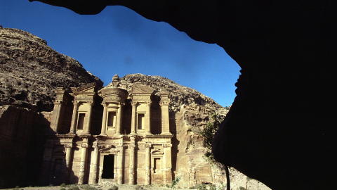 JORDAN: � se Petra er verdt en reise i seg selv. Her kan du kombinere sol med opplevelse. Foto: TRULS BREKKE