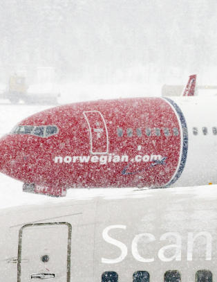 D�rlig v�r og tekniske problemer skaper massive forsinkelser for Norwegian