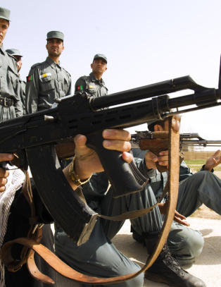 Afghansk kvinnepoliti voldtas av kolleger