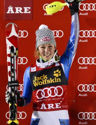 17-�ring overrasket alle i �re