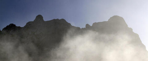 Tror en ufo vil komme ut av dette fjellet og redde oss