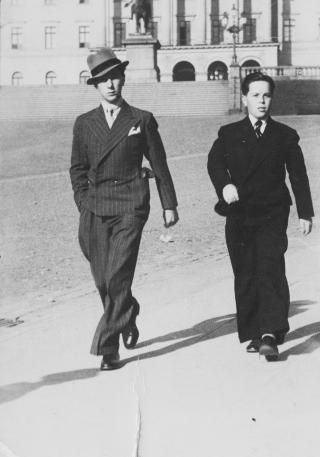 BR�DRE: Her Samuel Steinmann (t.h.) med sin bror Harry i 1937 i Oslo. Harry Steinmann ble drept i tysk fangenskap. Foto: Privat