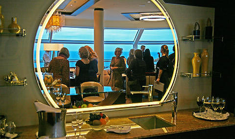 KJ�KKENKROK: I Reflection-suiten er det selvsagt et eget pentry der butleren kan klargj�re mat- og drikkevarer. Foto: EIVIND PEDERSEN