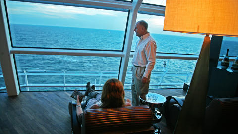 BEST: Fra Reflection-suiten har du faktisk bedre utsikt enn kapteinen! P� 14. dekk (egentlig 13., men ulykkestallet brukes ikke) har du panorama-oversikt over havet. Foto: EIVIND PEDERSEN