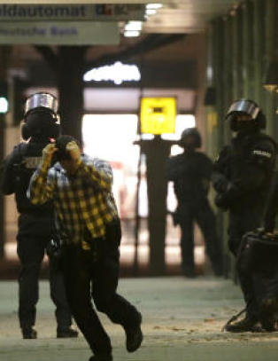 Mann truer med � sprenge bank i Berlin