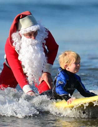 Plasttre, akevitt, Syden-tur eller gudstjeneste?