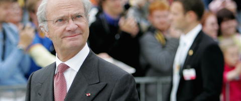 - Ja, til ære for deg skal jeg fortelle at hun er så syk at legene må skjære av henne ørene