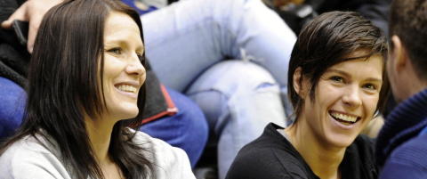 - Anja m�tte signere som �far� p� sykehuset