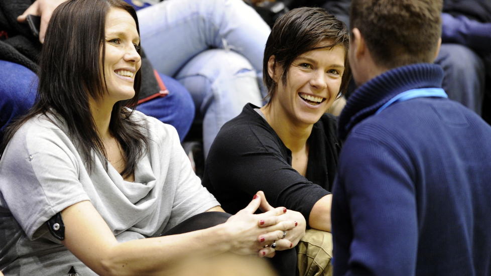 SKRIVER BOK : Gro Hammerseng og Anja Edin skriver h�ndbok for lesbiske par som �nsker seg barn. Foto: Foto:Erik Berglund