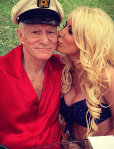 I 2011 ble han dumpet rett før vielsen. Om to dager prøver Hugh Hefner og Crystal Harris igjen