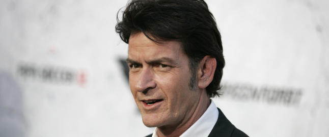Charlie Sheen hisset p� seg homofile
