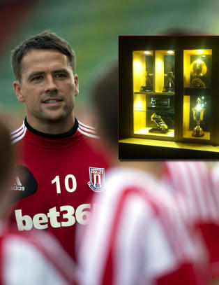 Owen svarer plage�ndene med bilde av premieskapet