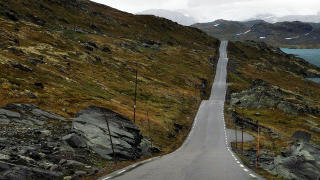 SEPTEMBER: Sognefjellsveien er v�r f�rste nasjonale turistvei og Nord-Europas h�yeste fjellovergang med 1434 meter over havet.  Foto: OLE C. H. THOMASSEN