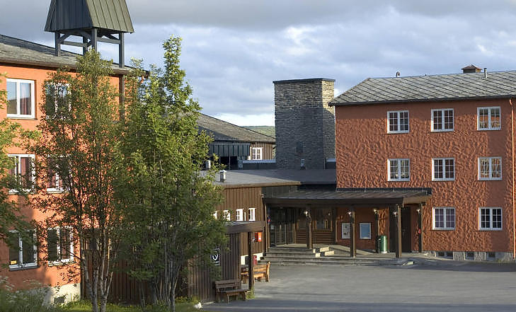 MAT OG TRADISJONER: Dette er stikkord for R�ros Hotell, der buffeen bugner av lokale r�varer.