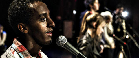 100 &aring;r og like stri