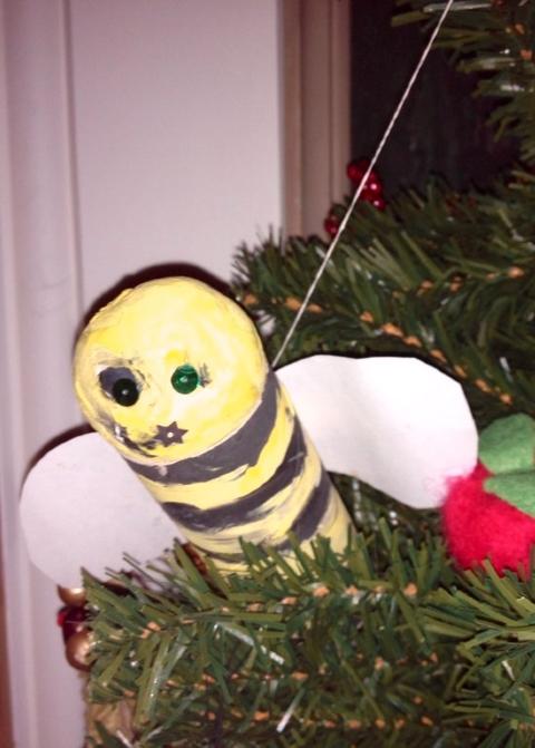 Familieklenodium: Min kollega Bj�rgs stemningsfulle dorullbie. I snart tjue �r har den overlevd bortrydning av julepynten - og blir bare mer og mer verdifull. Lagd av dattera Anna som i dag er voksen.