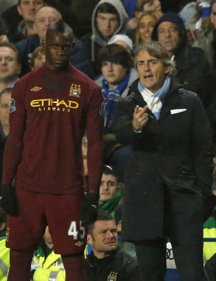 Mancini og Balotelli i basketak på trening