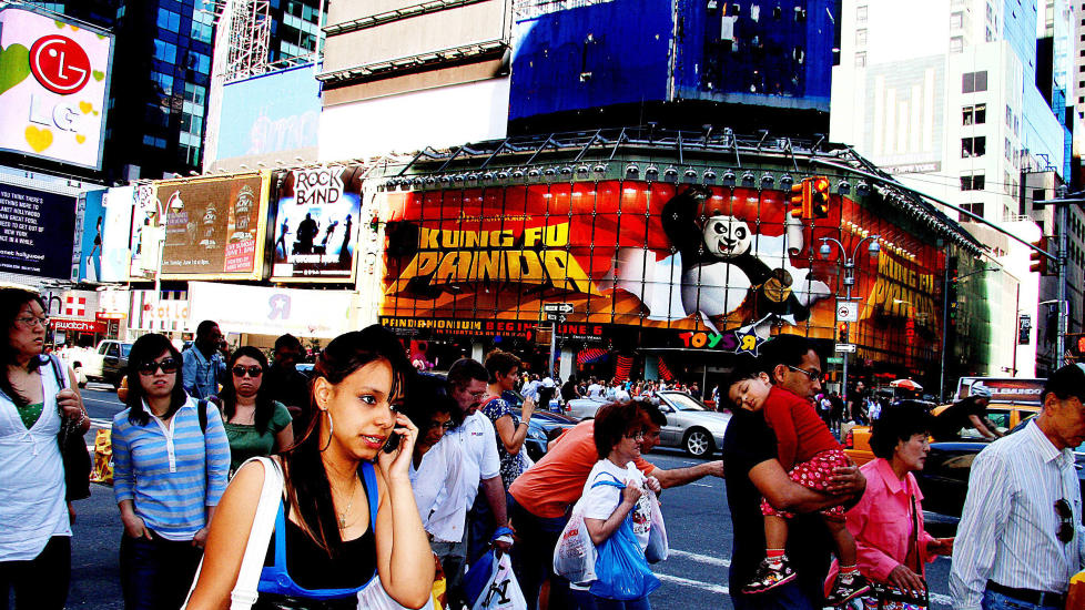 NEW YORK: Rimelige flyturer over Atlanteren bidrar til at New York ligger p� storbytoppen neste �r.  � vandre gatelangs er favoritten p� storbyferien, som her p� Timers Square. Foto: KIRSTEN MARGRETHE BUZZI