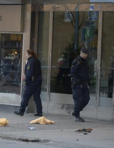 Mann skutt i hodet etter gullsmedran i Södertälje