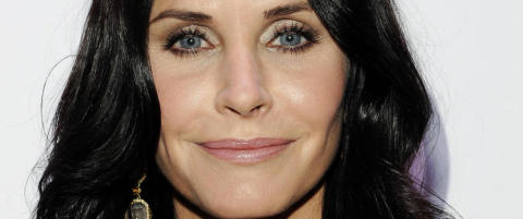 Én gang i uka tisser Courteney Cox ute på ei gressmatte