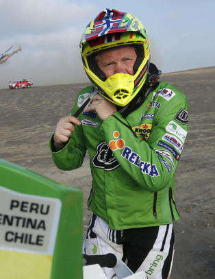 Kj�rte rett mot to meter dypt hull i 150 km/t