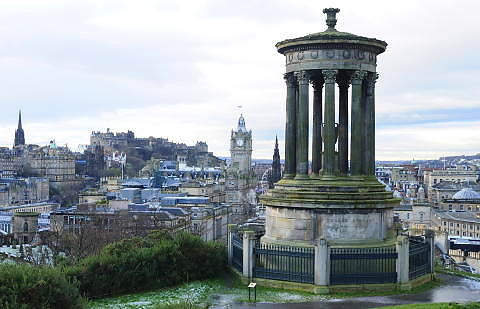 UTSIKTSPUNKT: Fra Carlton Hill er det fin utsikt over byen som ofte beskrives som Athens of the North. Foto: MARIANNE WIE