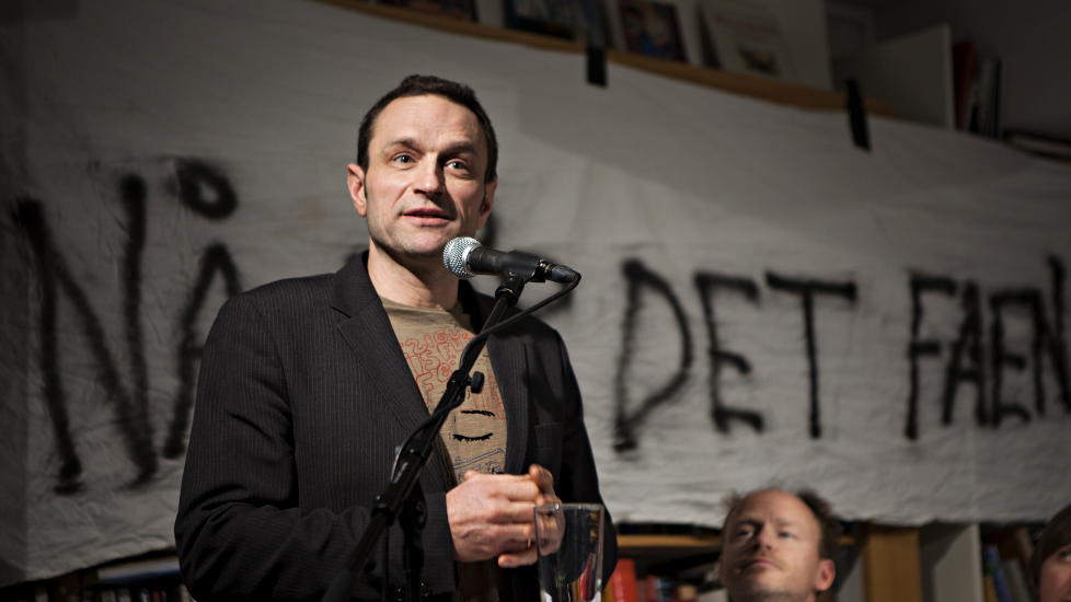 INNLEGG: Arild Hermstad p� lanseringsfest for albumet �N� f�r det faen meg v�re rock! Akademisk stonerrock�  med Black Debbath -  Folkem�te om akademisk stonerrock p� Litteraturhuset. 
Foto: Anders Gr�nneberg