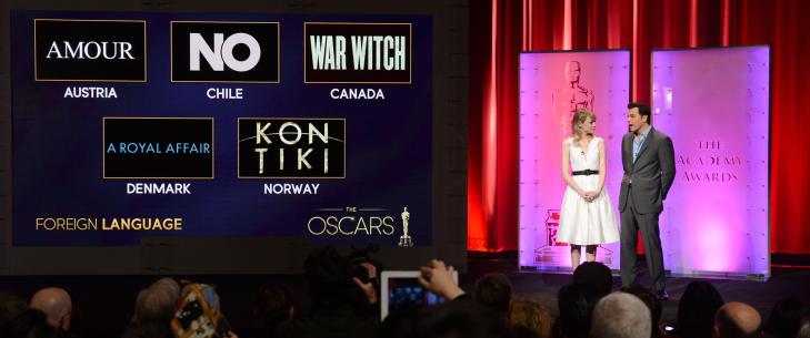 ANNONSERING: I dag ble de nominerte til �rets Oscar for beste utenlandske film annonsert av Seth MacFarlane and Emma Stone. Foto: AFP PHOTO/ROBYN BECK